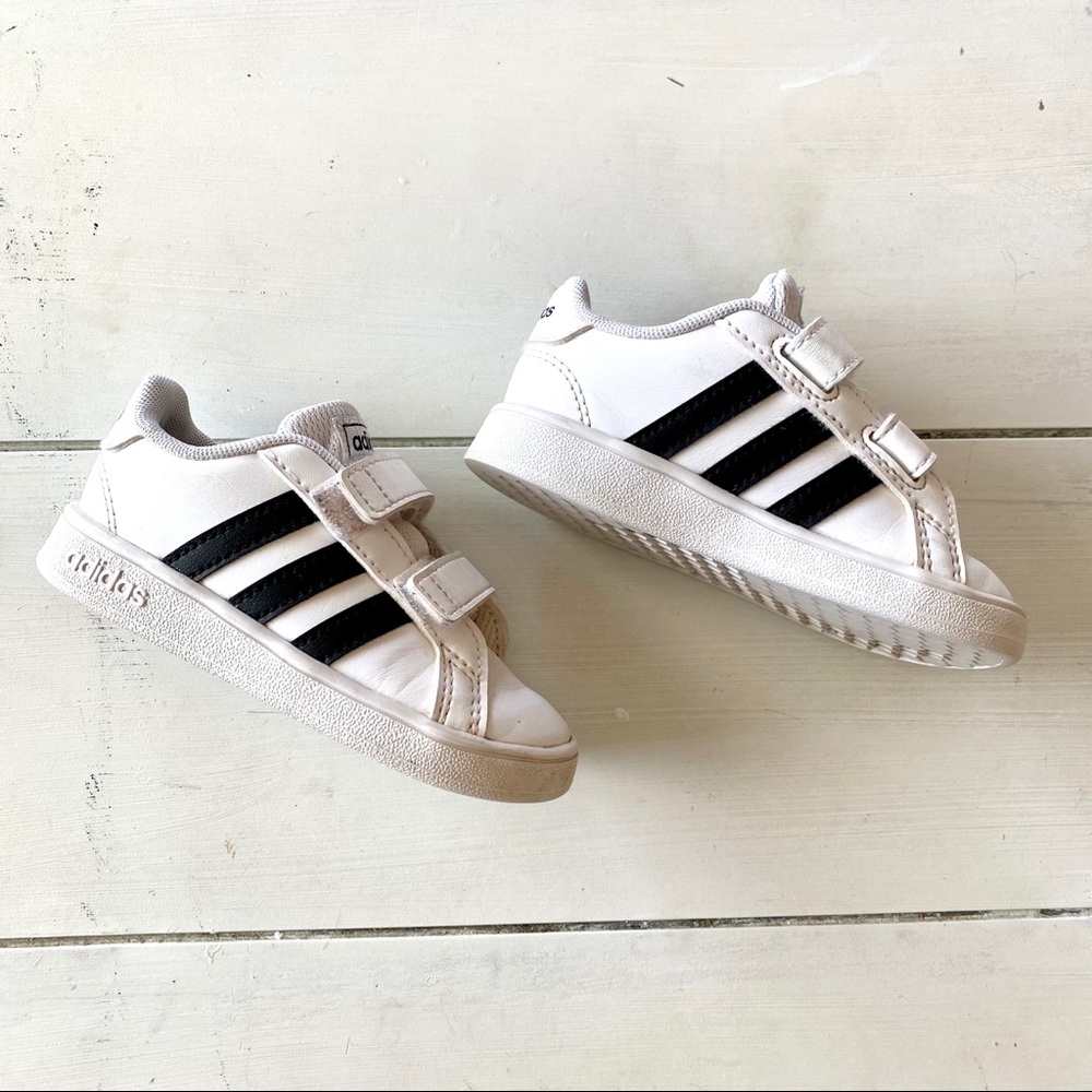 Size 6 K little boy or girl white classic Adidas